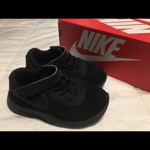 Toddler Nike Tanjun running shoes size 9 black